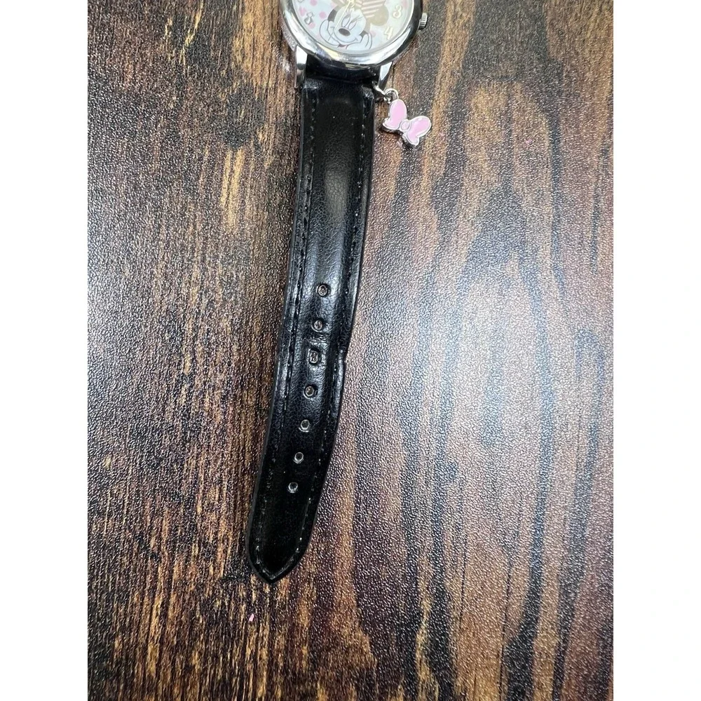 DISNEY MINNIE MOUSE PINK BOW CHARM CLOSE UP DOTS WRIST WATCH BLACK BAND & SILVER